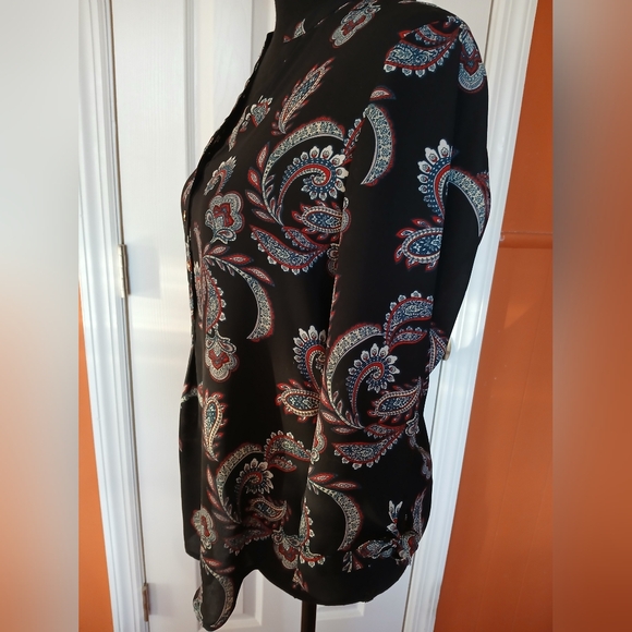 Ivanka Trump BUNDLE Paisley V Neck Top & Beautiful Faux Mabe Pearl Clip Earrings - Picture 3 of 12